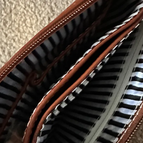 Women's Crossbody Bag in Cognac Brown size 10* 7* - Image 3
