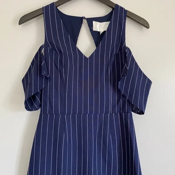 NWT J.O.A. Pinstripe Cold Shoulder Dress XS - Image 4