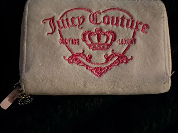 Juicy Couture White Wallet with Pink Crest Embroidery - Image 2