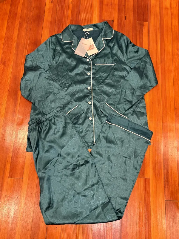 UVN green silk pajama set long sleeve Size M - Image 2