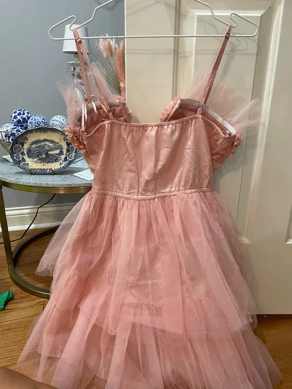 Triple Threads Boutique dress pink v neck floral fluffy - Image 2