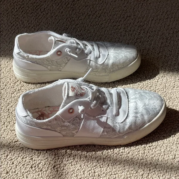 Roxy White Slip-On Snake Pattern Sneakers - Image 5