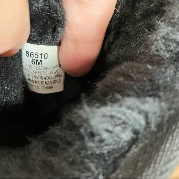 Minnetonka black suede boots‎ shearling lined size 6 - Image 7