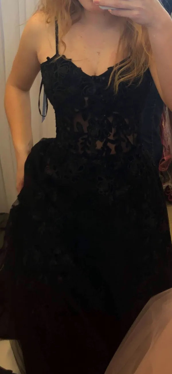 Black Lace Prom dress - Image 2