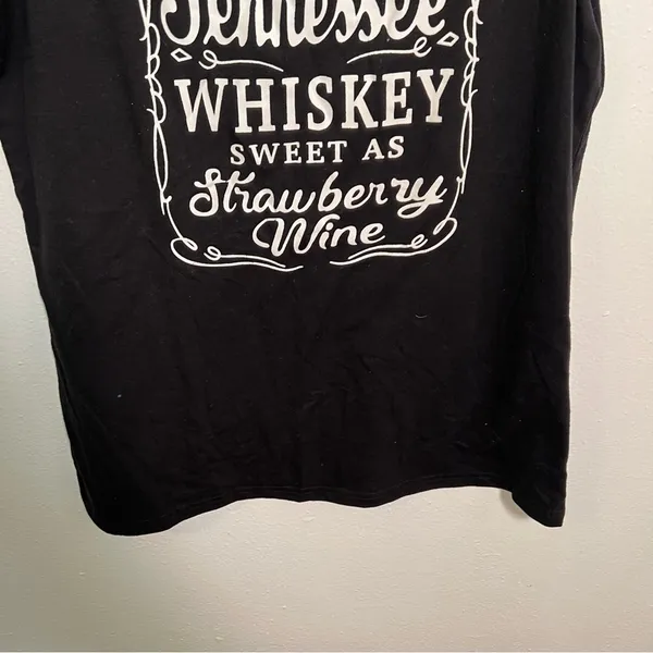 Women's Size Large‎ V-Neck Tank Top Smith Tennessee Whiskey Sweet as Strawberry - Image 5