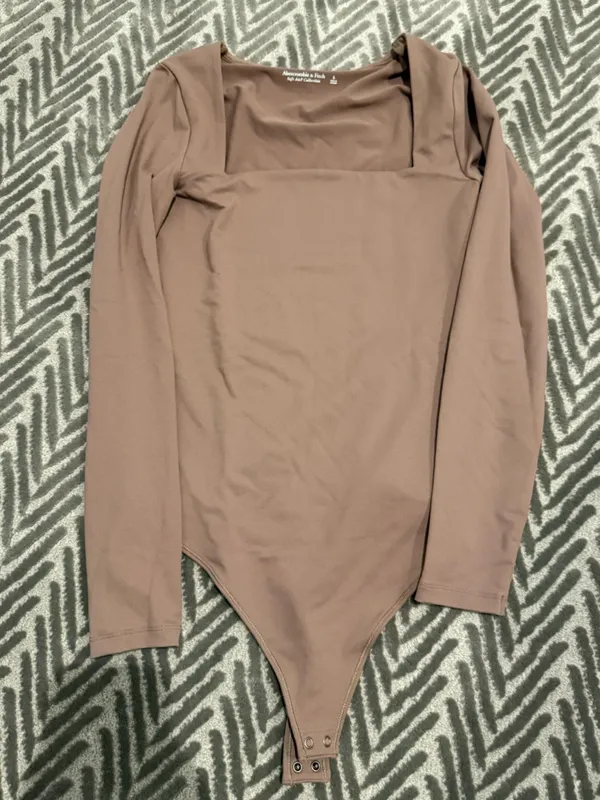 Abercrombie & Fitch Taupe Square-Neck Long Sleeve Bodysuit - Image 2