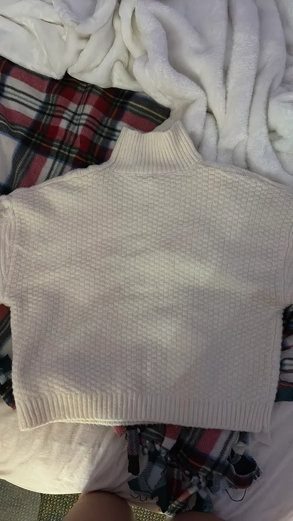 white sweater Size M - Image 4