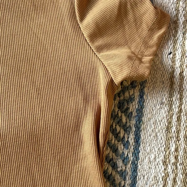 Tan mock neck tee Size L - Image 2
