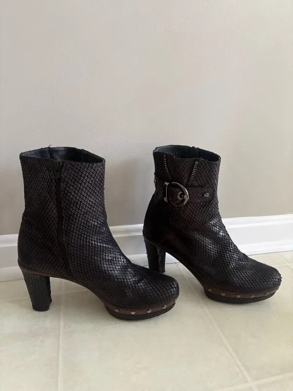 Stuart Weitzman Boots Size 8 - Image 3