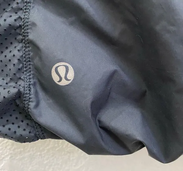 LULULEMON Black Lightweight Pleated Reflective Vest Size 4 - Image 14