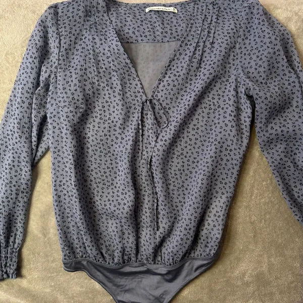 Abercrombie & Fitch Cheetah Print Chiffon Bodysuit Womens M Blue Animal Print - Image 6