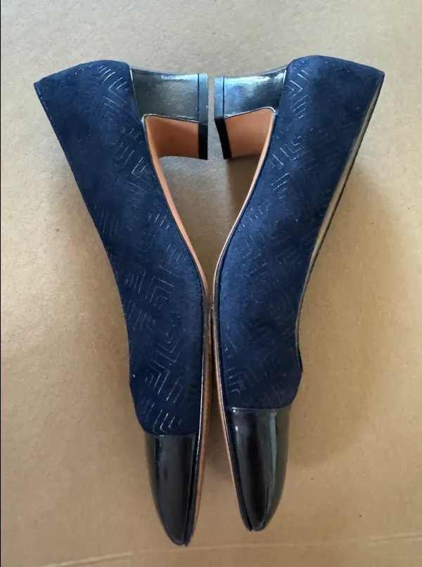 Salvatore Ferragamo Navy Suede with black Cap Toe Pumps size 8.5 - Image 3