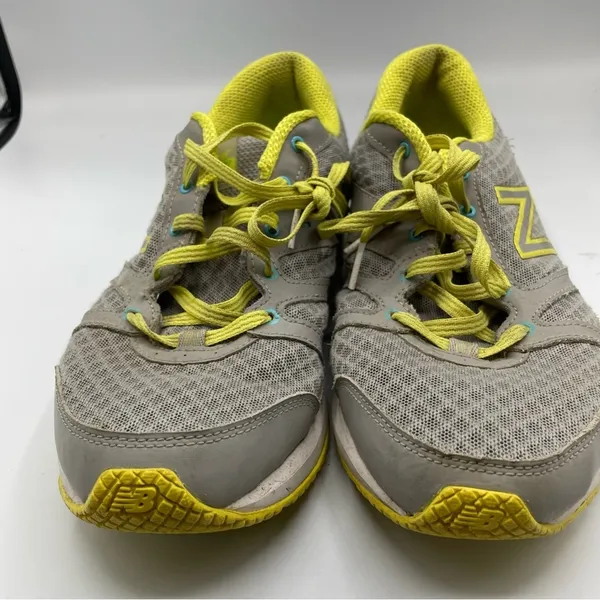 New Balance Grey & Yellow Running Shoes Sneakers Womens 10 Athletic Neutral - Image 4