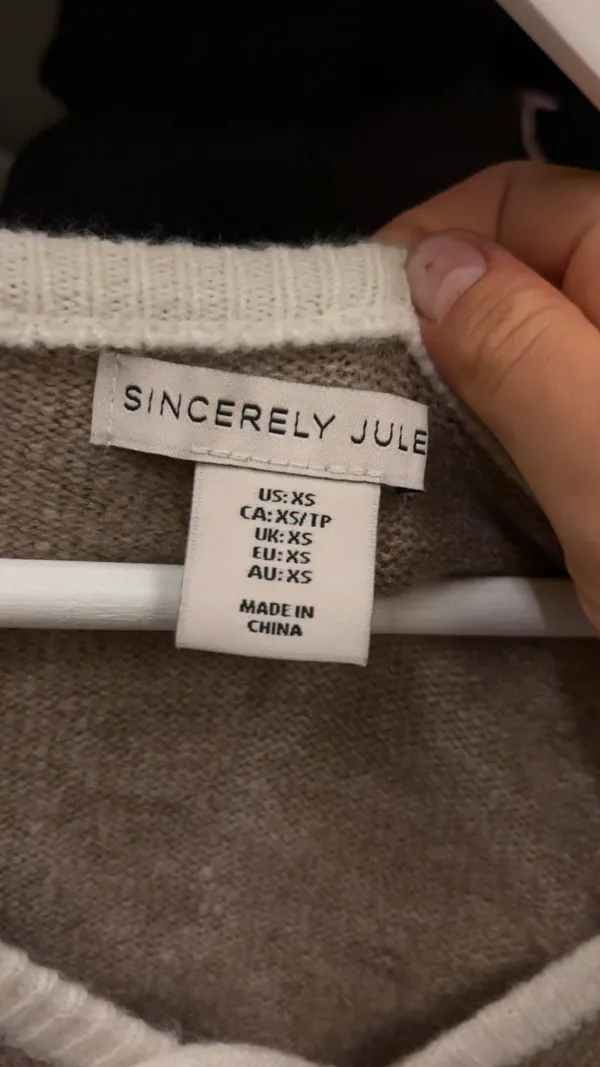 Sincerely Jules bow sweater in XS  - Image 2