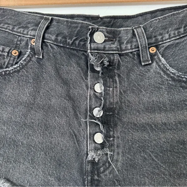 Levi’s Exposed Button Fly Distressed Denim Jean Shorts Rinsed Black Womens 31 - Image 2