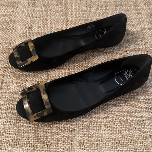 Roger Vivier Grommette Ballet Flats Black Suede Tortoise Size 40.5 - Image 3