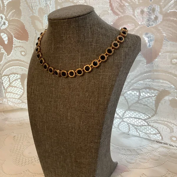 Vintage Black Stone Elegant Necklace - Image 2