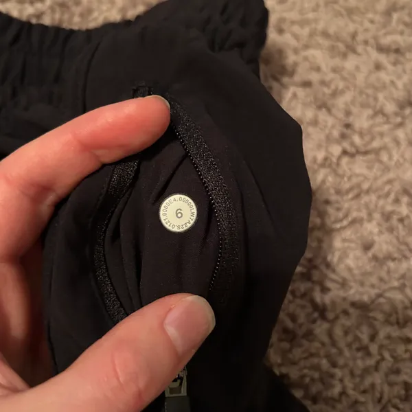 Lululemon ‼️ Tracker Short V 4"‼️ - Image 8