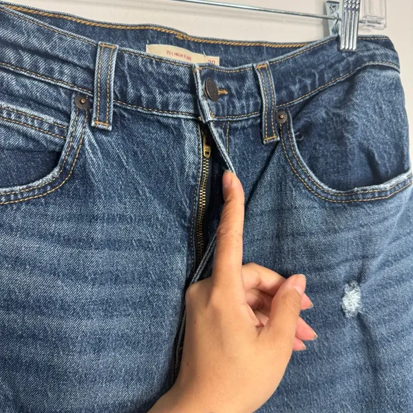 Levi's Premium 70s High Rise Flare‎ Medium Blue Wash Size 30 Minimalist Casual - Image 5