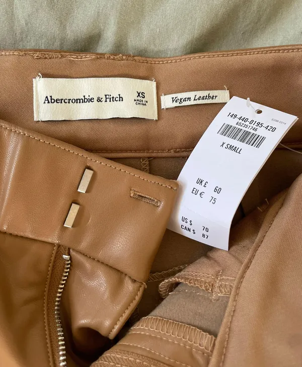 Abercrombie NWT 6 Inch Vegan Leather Tailored Shorts - Image 5