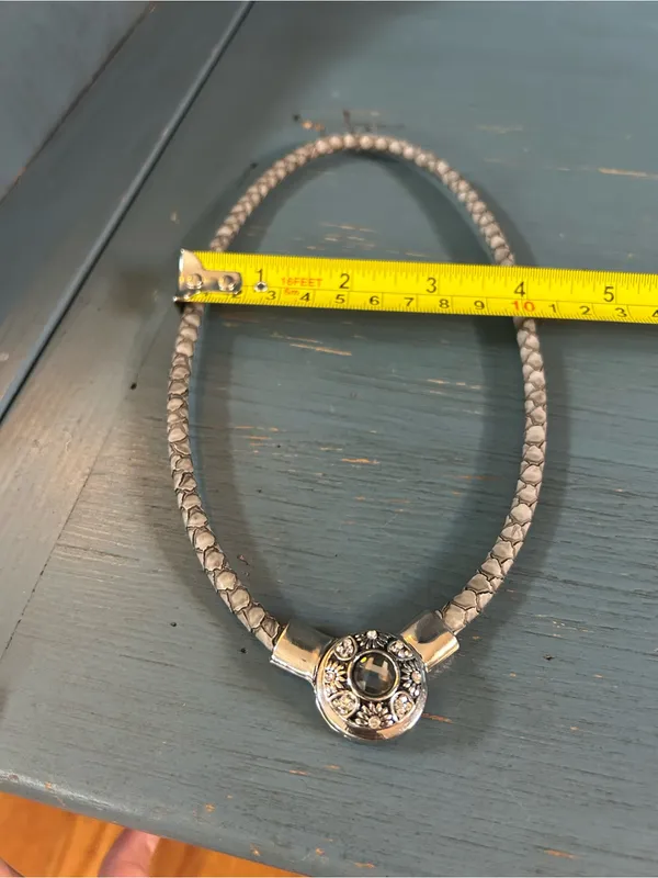 Source Unknown Silver-Tone Braided Leather Necklace with Floral Blue Gem Round Clasp - Like New - Image 5