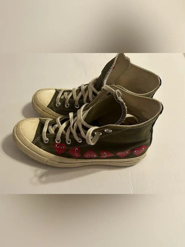 Chuck Taylor Converse  High-Top Sneakers with red Hearts - Image 2