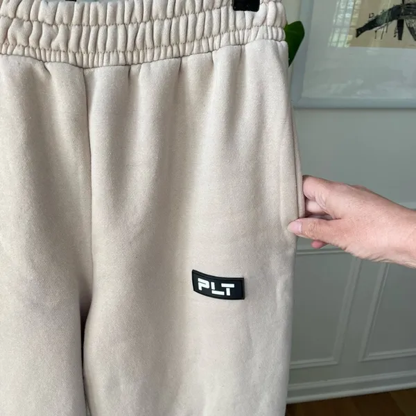 PLT PrettyLittleThing Beige Cream Badge Detail Straight Leg Fleece Sweatpants S - Image 3