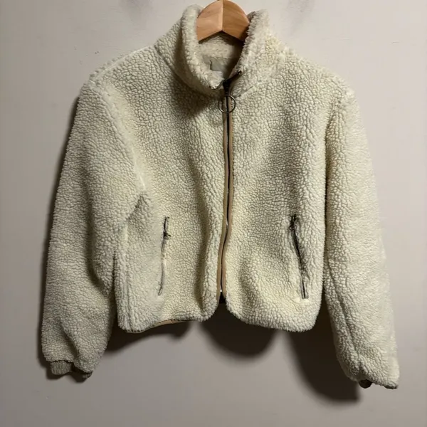 Urban Outfitters Cropped Front Zip Sherpa Jacket - White/Cream- Size Small - Image 3
