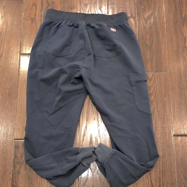Figs technical collection nurses joggers size small - Image 6