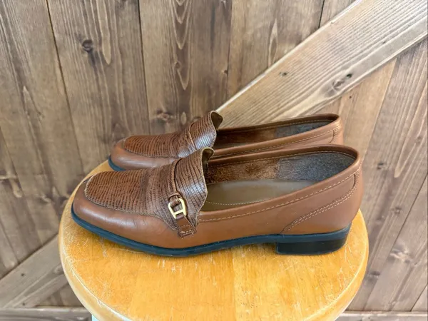 Naturalizer Women’s Size 6M Brown Leather Embossed Buckle Loafers Slip-On Shoes - Image 3