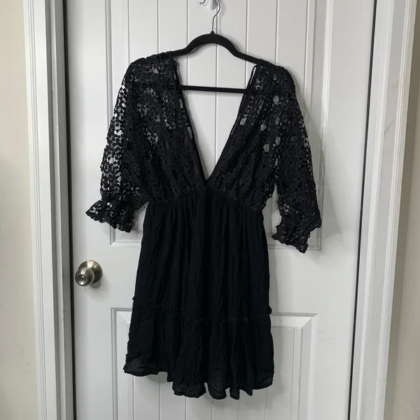Petal + Pup Lace puff sleeves Deep V-Neck Party Cocktail mini Dress Black US 4‎ - Image 3