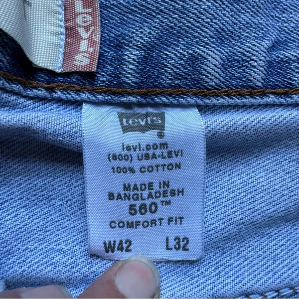 Y2K Levi’s Comfort Fit Distressed Cutoff Shorts - Image 3