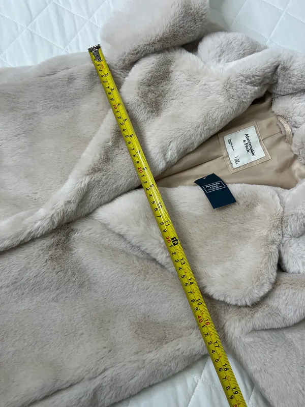 Abercrombie & Fitch Faux Fur Coat Womens XS Cream Plush Quiet Luxury Winter Chic - Image 8