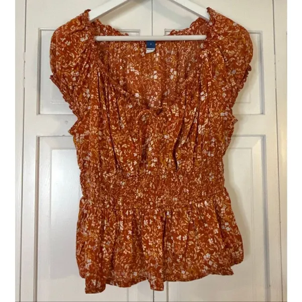 Old Navy orange floral puff sleeve smocked top size M - Image 4