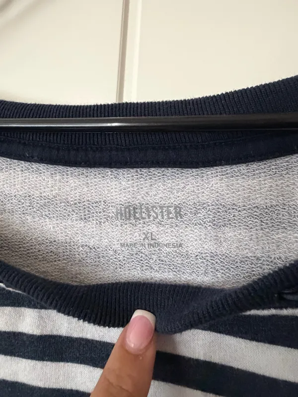 Hollister Crewneck - Image 5