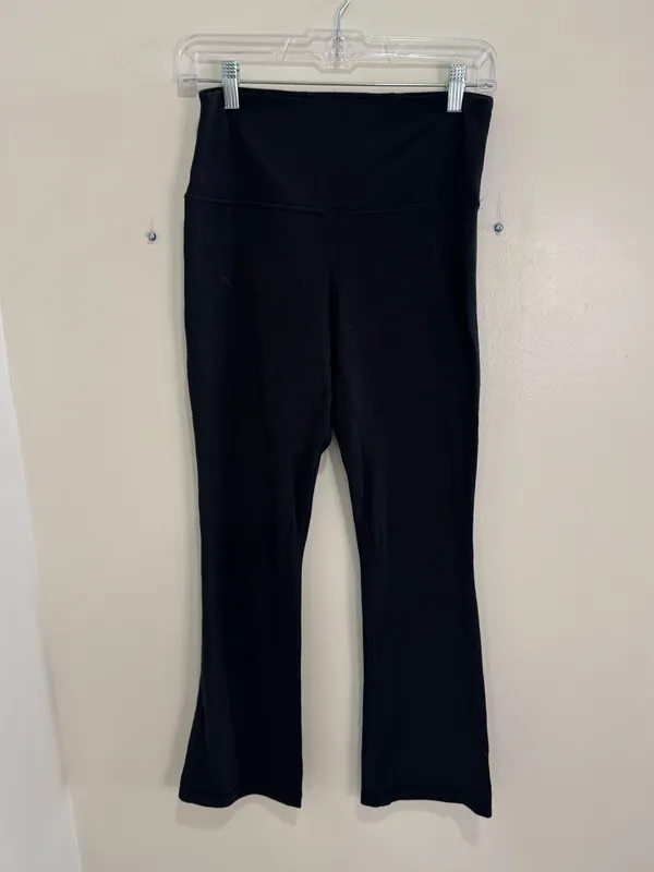 Lululemon flared cropped leggings Size 8 - Image 2