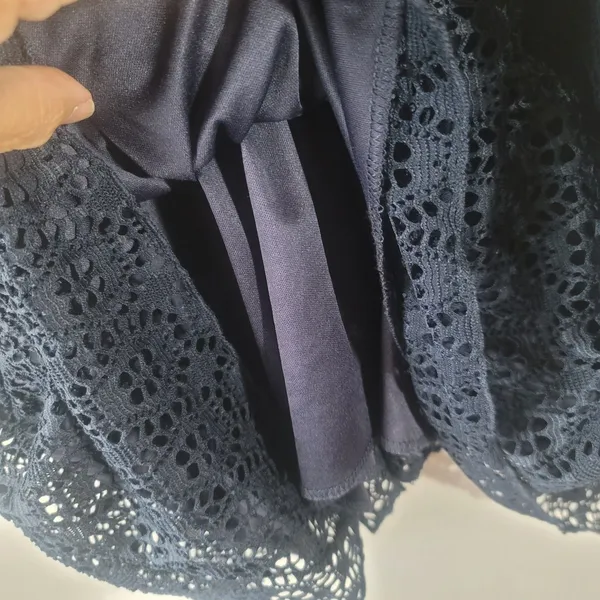 Boho Crochet Lace Open Knit Tunic Top Sz L Navy Blue Sharkbite Hem Cottagecore - Image 6