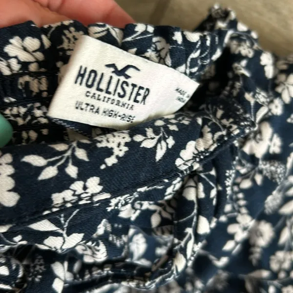 Hollister printed shorts ultra high rise - Image 3