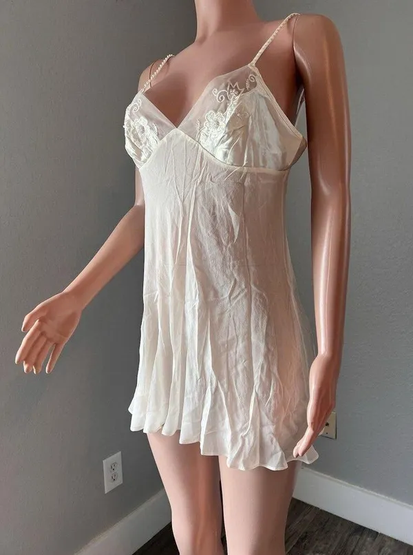 VINTAGE VICTORIAS SECRET SILKY SATIN NIGHTGOWN Lingerie MEDIUM NWT NEW #225 - Image 10