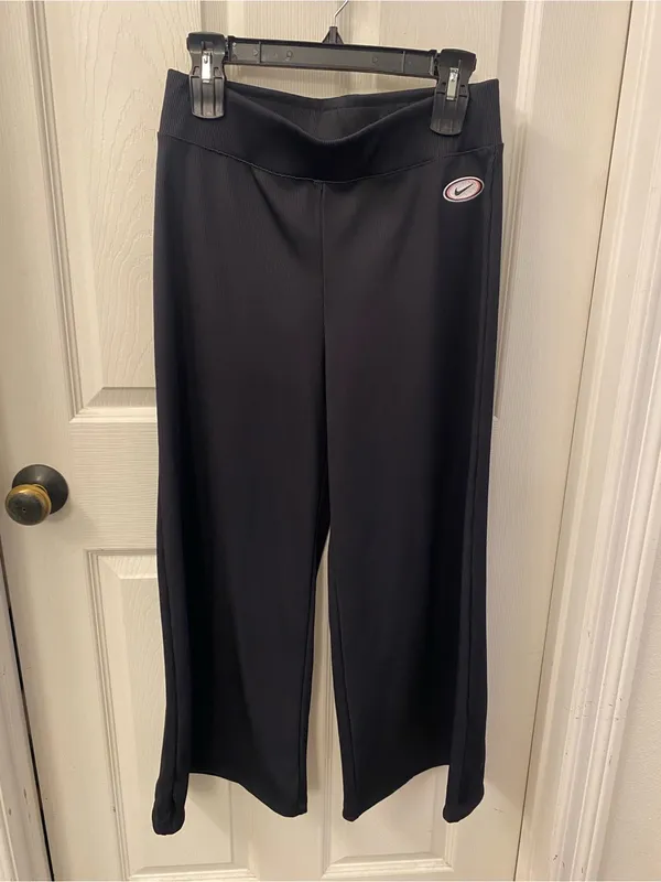 Nike Black Wide-Leg Cropped Jogger Pants - Image 6