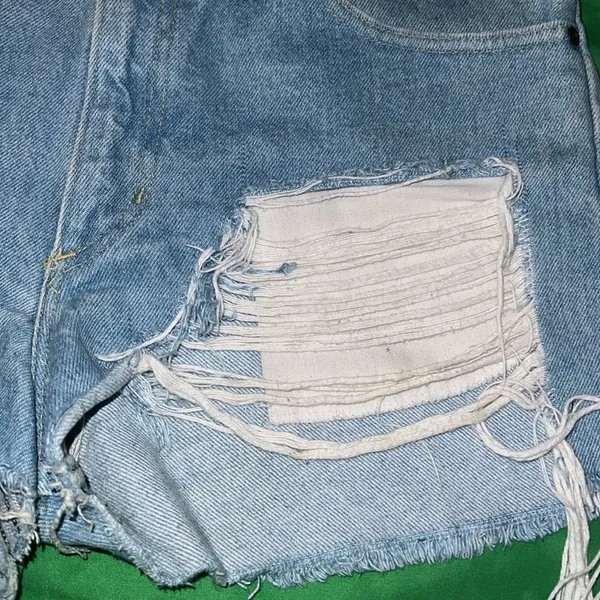 Carhartt Blue Jean Shorts Distressed size 32 x 30-run small see measurements - Image 4