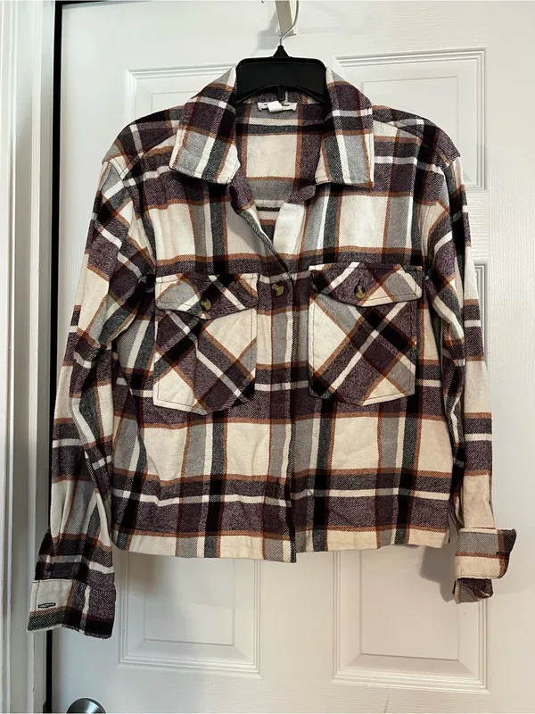 beachlunchlounge Cropped Plaid Shacket in Cream, Brown & Black - Image 2