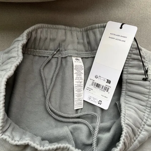 Alo Yoga Accolade Short Lunar Grey XS - Image 3