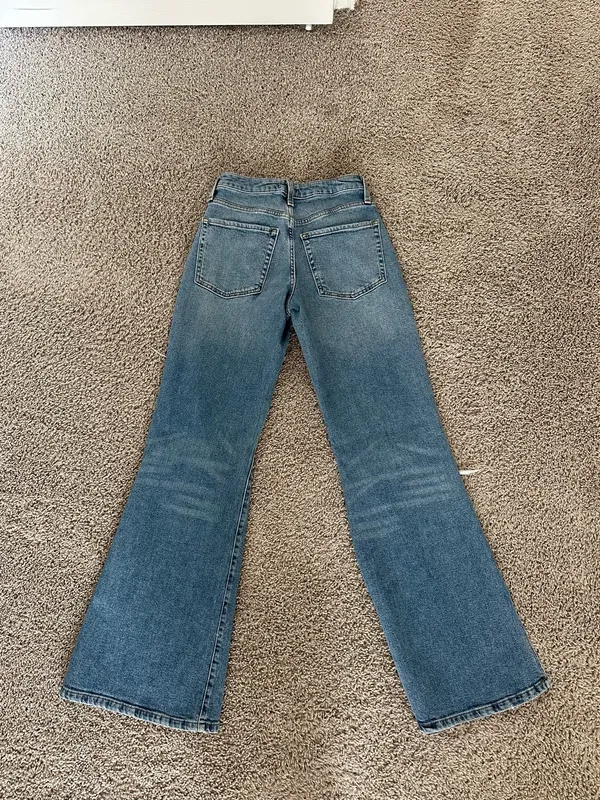 Forever 21 Low-Rise Ripped Jeans - Image 5
