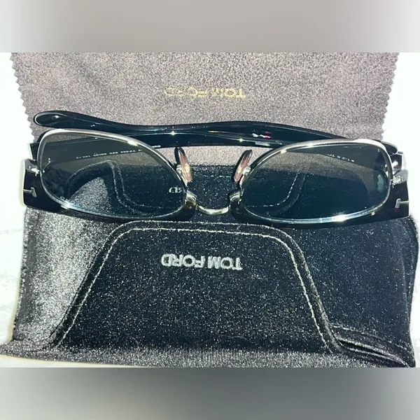 Tom Ford Dakota 02 sunglasses TF554 Black Sunglasses with Case EUC - Image 9