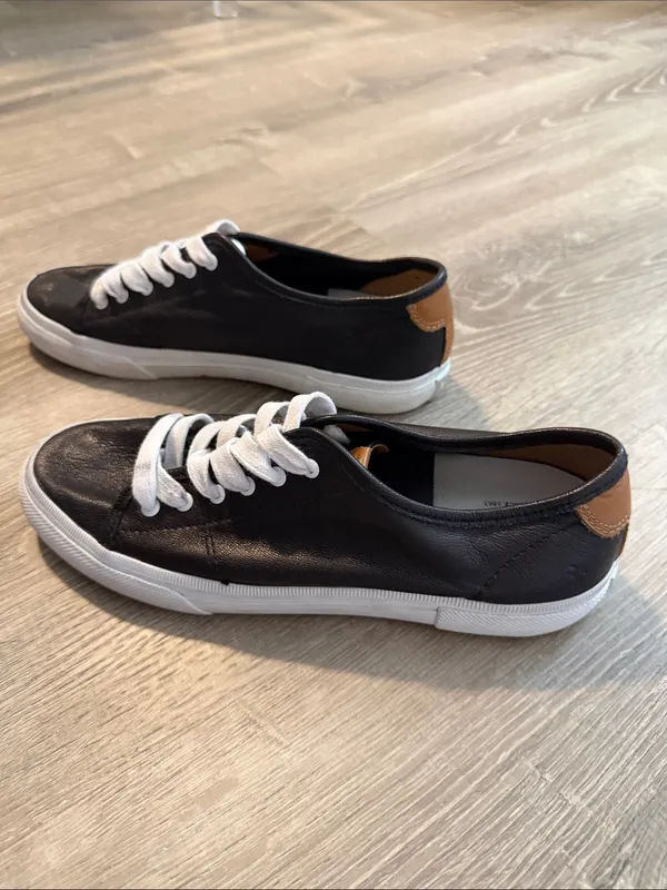 Frye Gia 8M Women’s Black Leather Low-Top Casual Sneakers with White Laces - Image 5