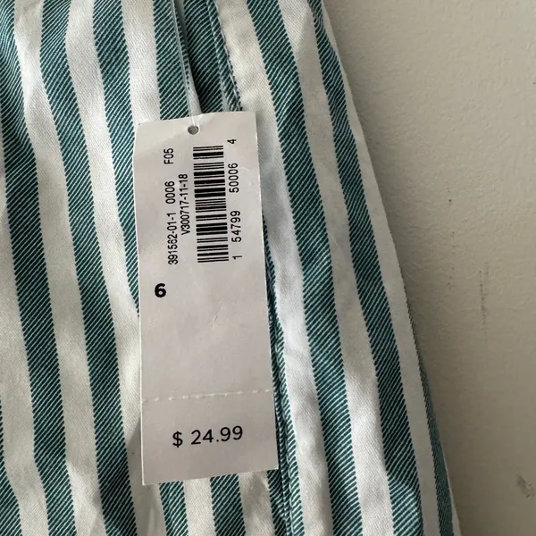 NEW!! Old‎ Navy Everyday Shorts 5” Inseam Green and White Stripe - Image 5