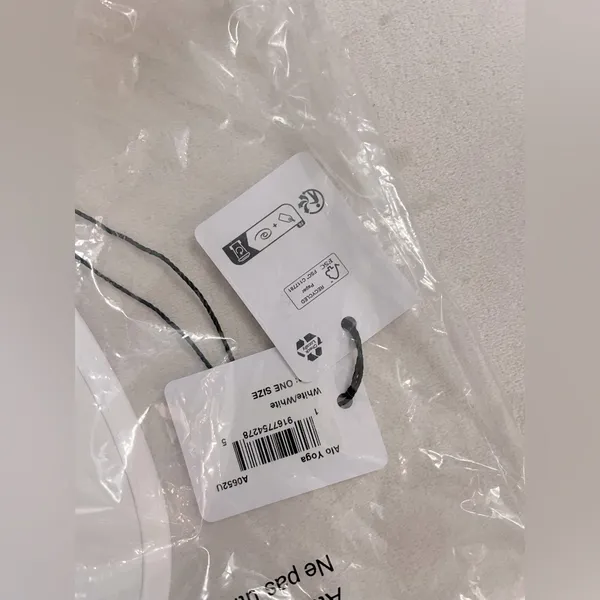 ALO Yoga NWT Performance Eclipse Visor White - Image 8