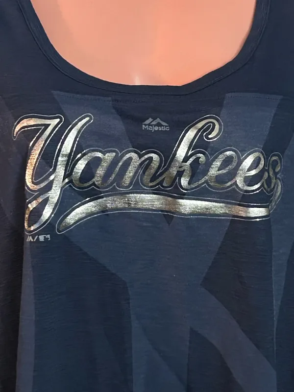 Majestic New York Yankees MLB Women's Navy & Silver Scoop Neck Tee MD NWT - Image 3