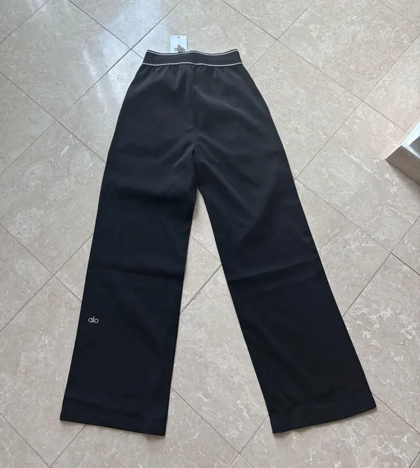 Alo Yoga Trousers - Image 8